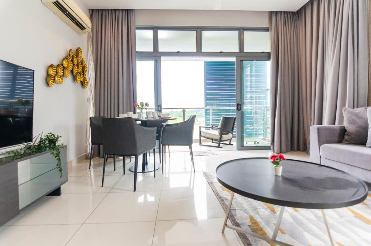 Lux 3Br Suite Puteri Harbour Near Legoland & Hello Kitty Nusajaya  Bagian luar foto
