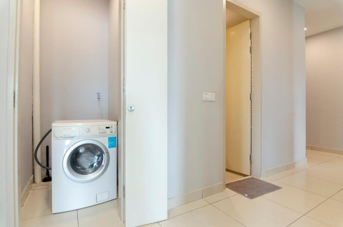 Lux 3Br Suite Puteri Harbour Near Legoland & Hello Kitty Nusajaya  Bagian luar foto