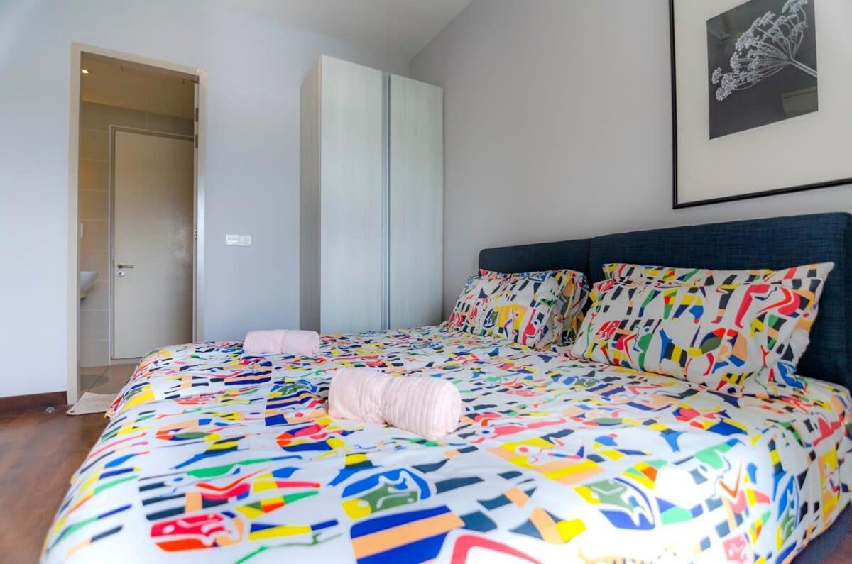 Lux 3Br Suite Puteri Harbour Near Legoland & Hello Kitty Nusajaya  Bagian luar foto