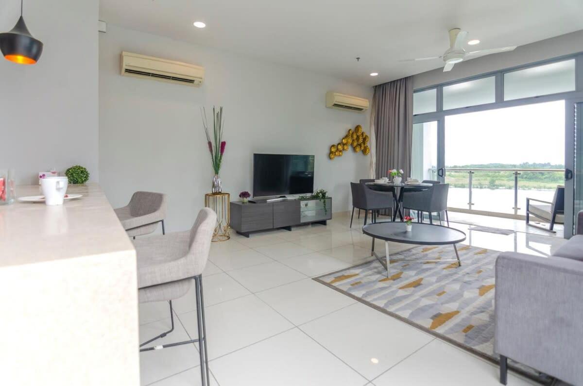 Lux 3Br Suite Puteri Harbour Near Legoland & Hello Kitty Nusajaya  Bagian luar foto