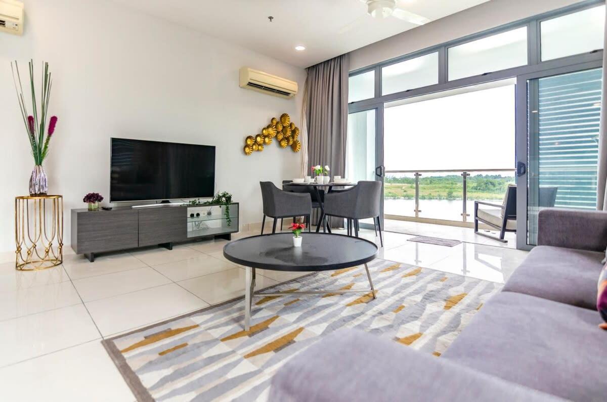 Lux 3Br Suite Puteri Harbour Near Legoland & Hello Kitty Nusajaya  Bagian luar foto