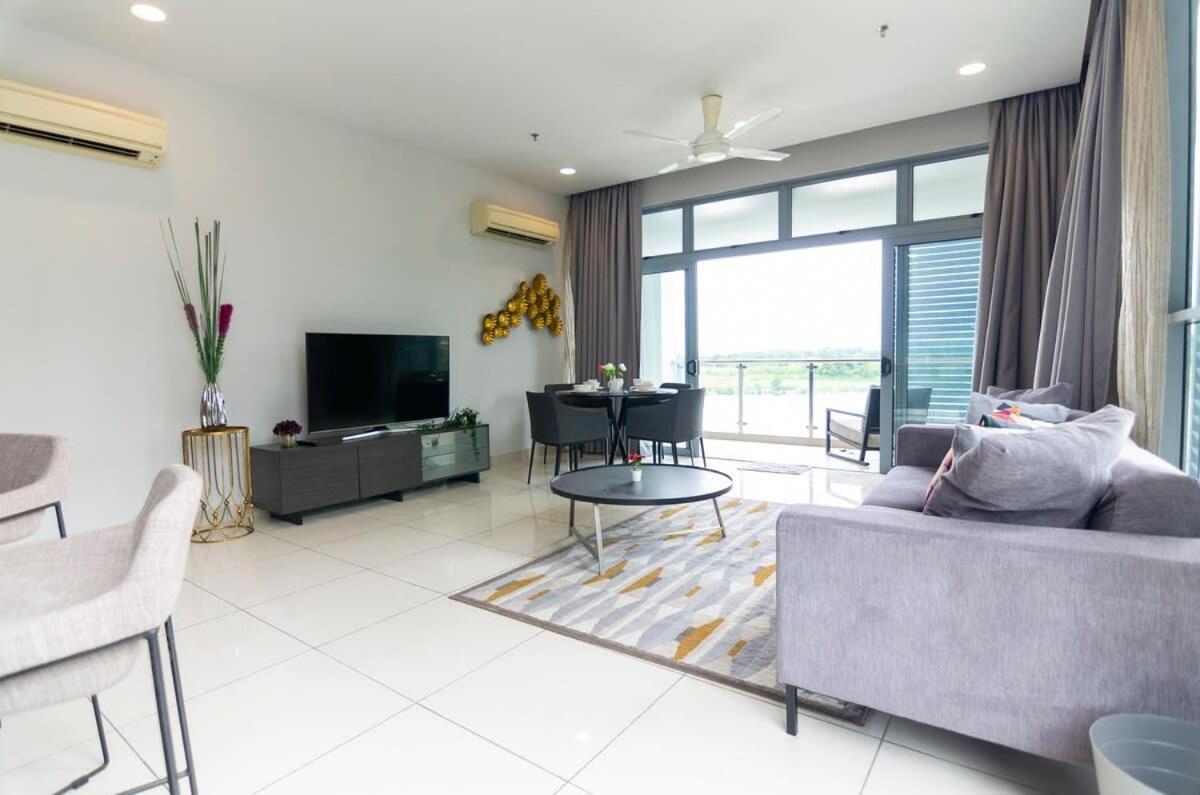 Lux 3Br Suite Puteri Harbour Near Legoland & Hello Kitty Nusajaya  Bagian luar foto