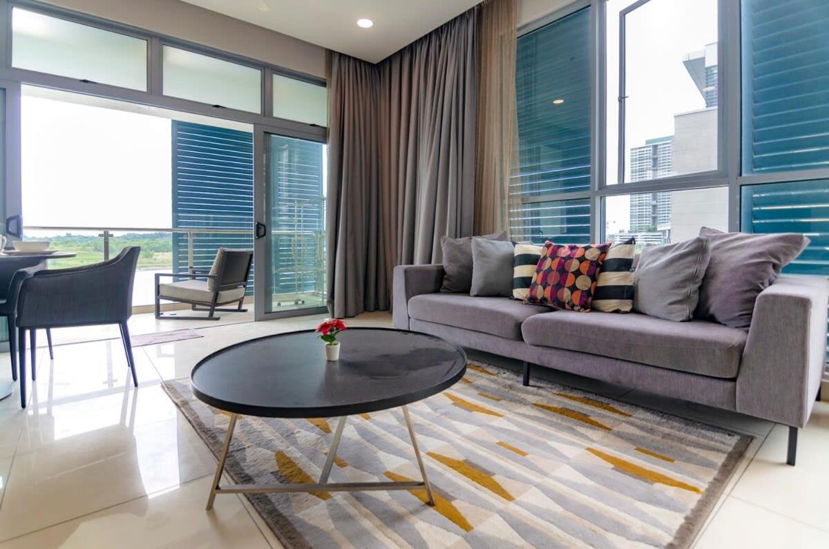 Lux 3Br Suite Puteri Harbour Near Legoland & Hello Kitty Nusajaya  Bagian luar foto